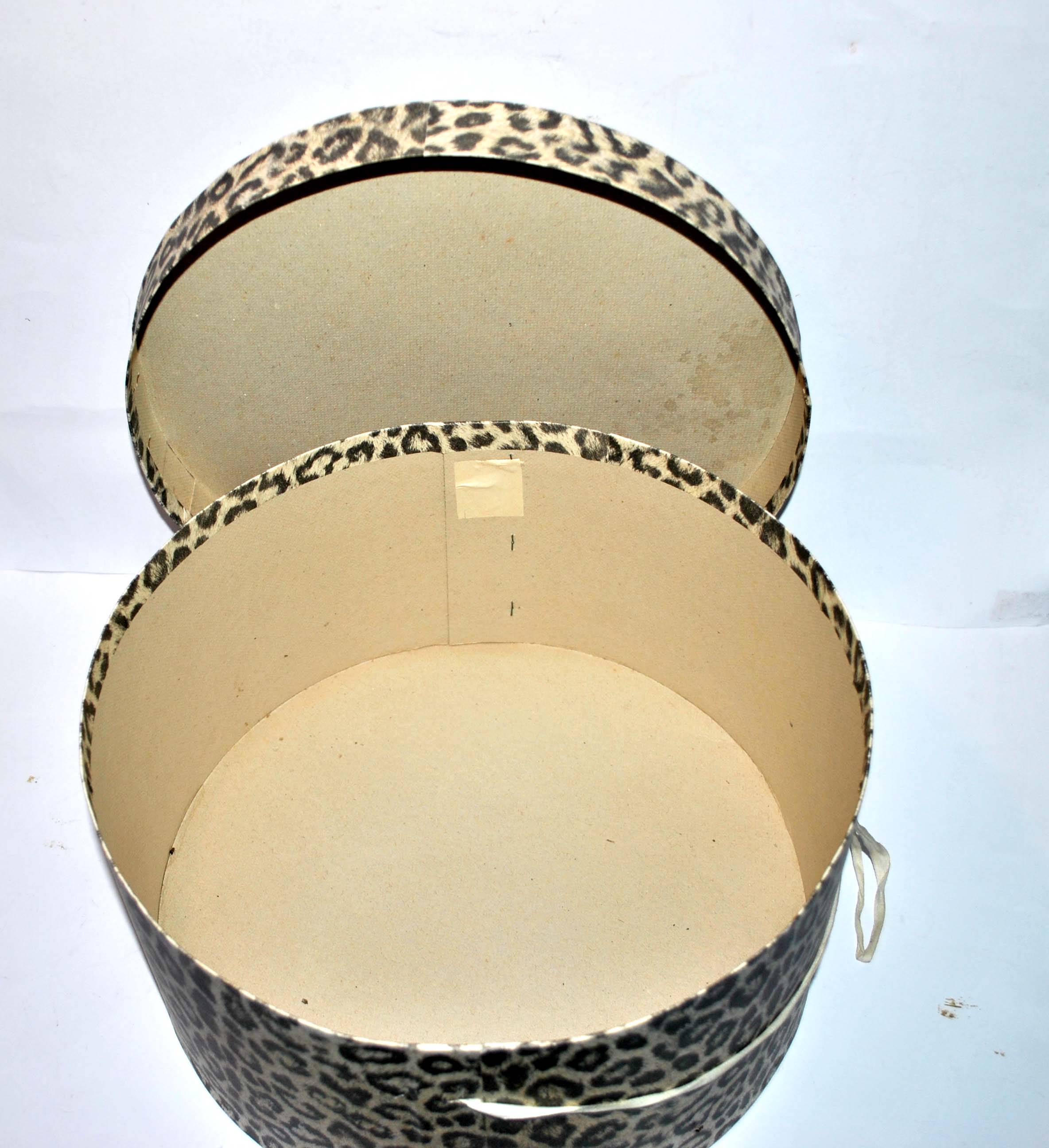 Vintage hat board - Leopard printed cardboard hat box 35x19cm