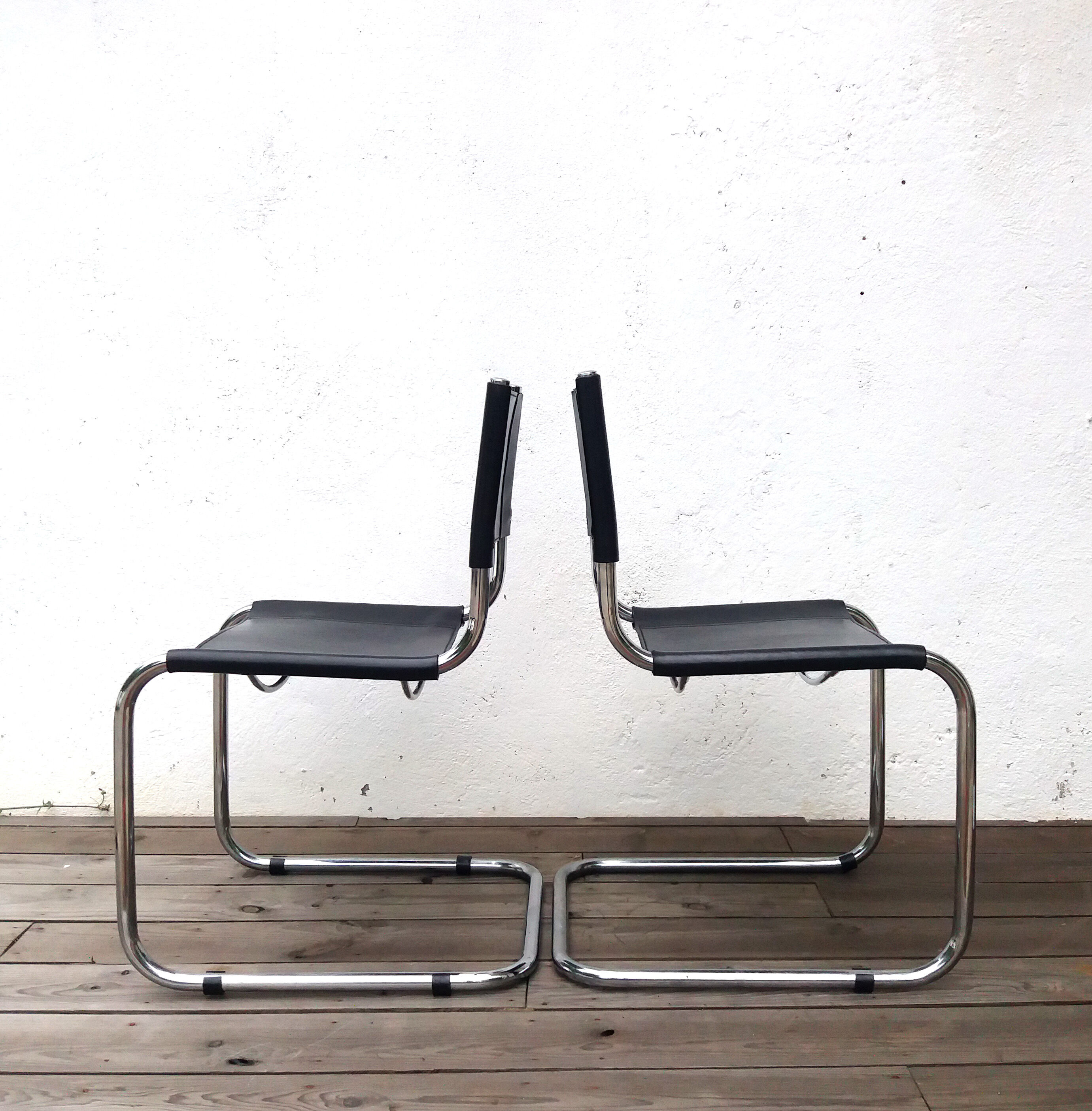 Paire de chaises par Fasem