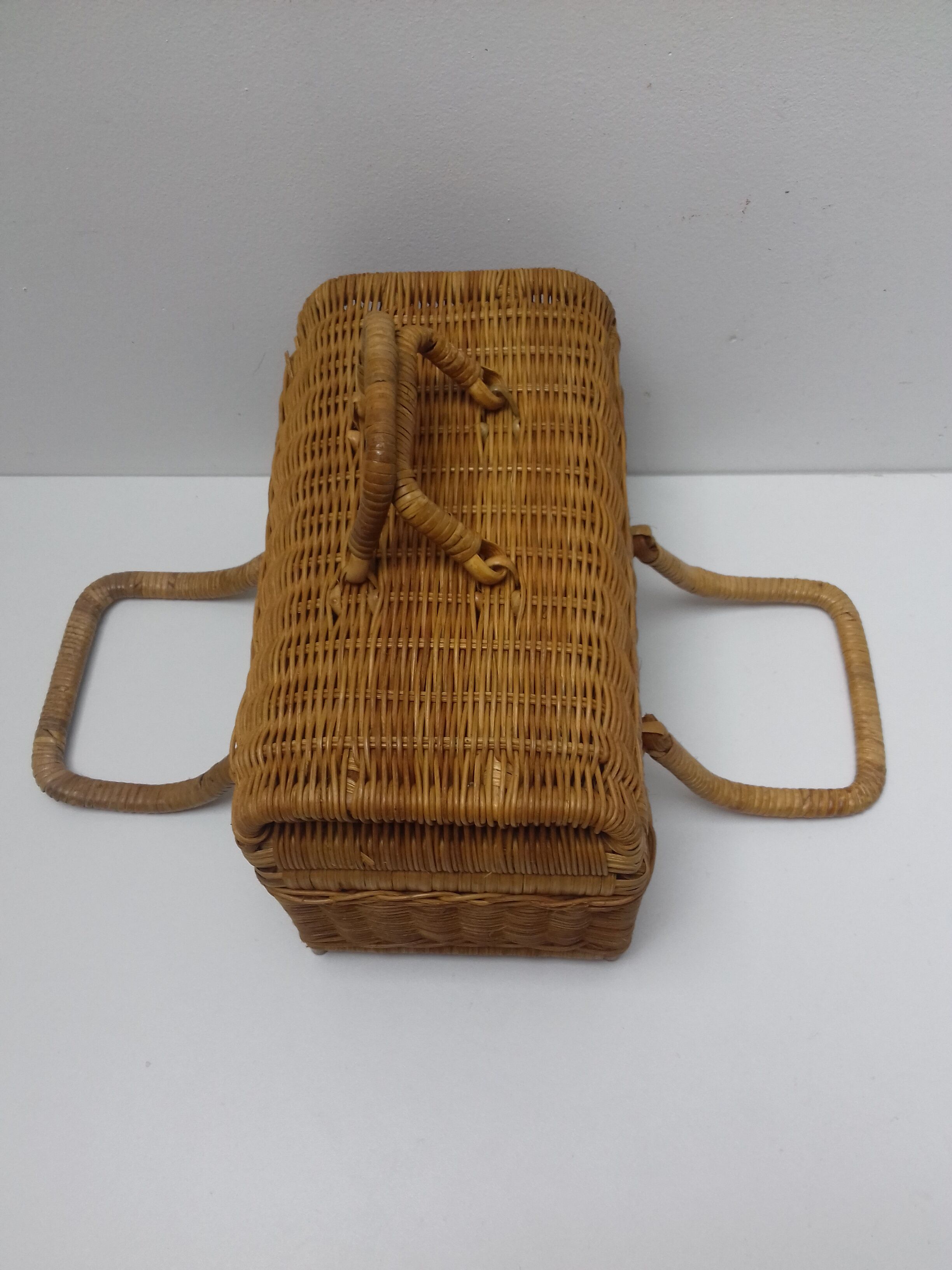 Valisette en osier vintage