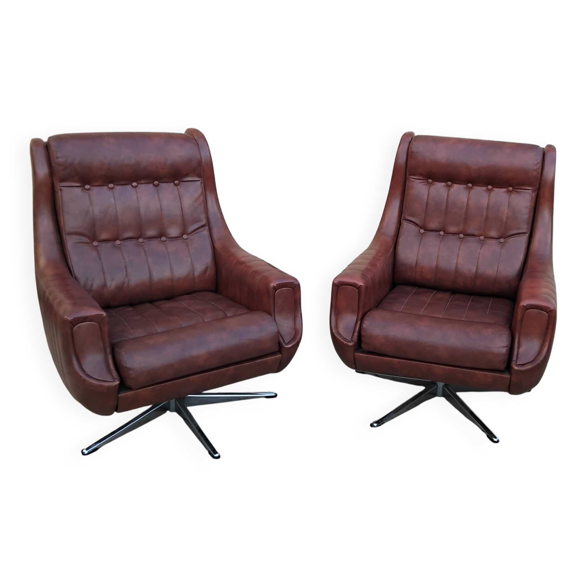 Paire de fauteuils pivotants en simili cuir, années 70