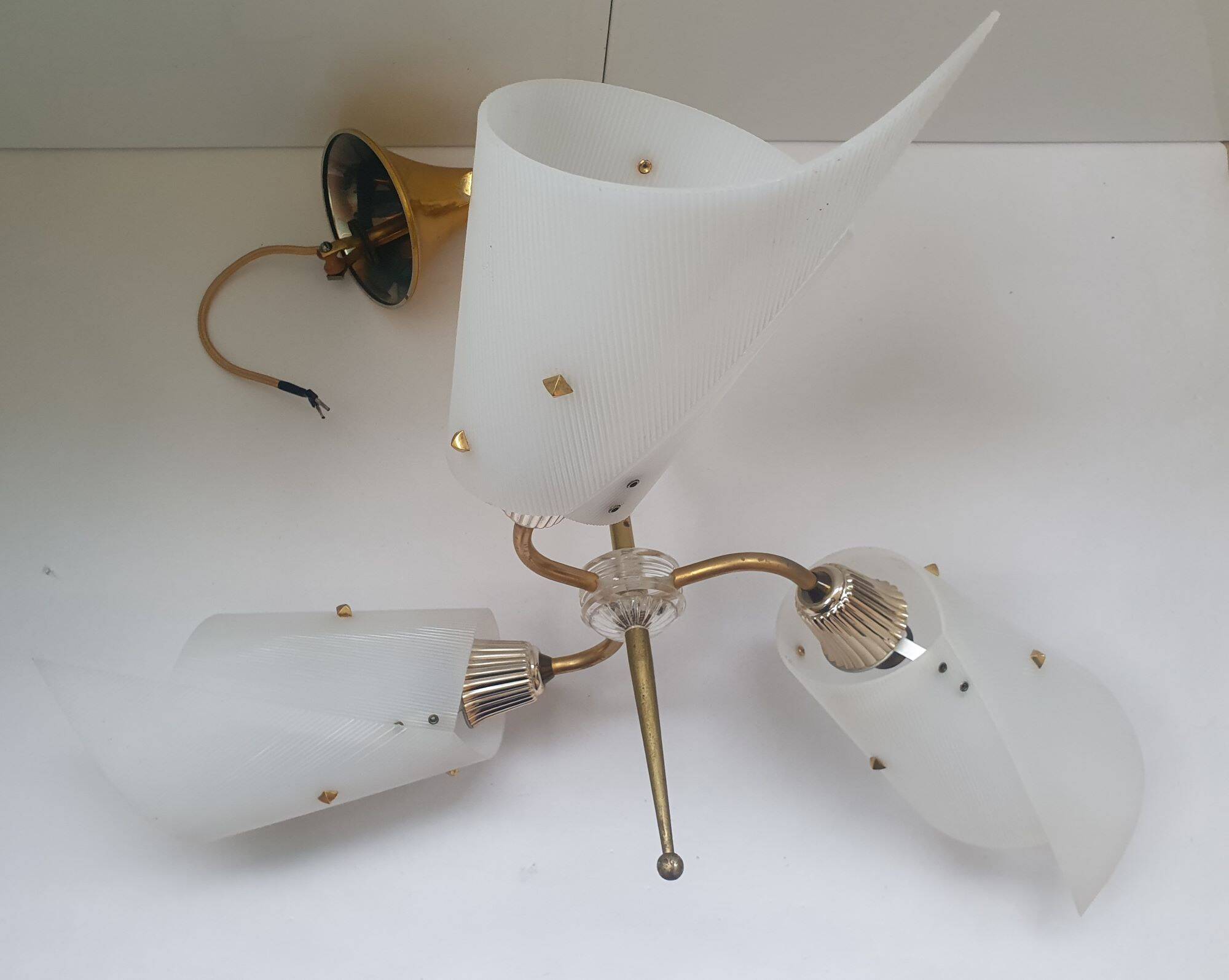 Guariche rockabilly three-light chandelier