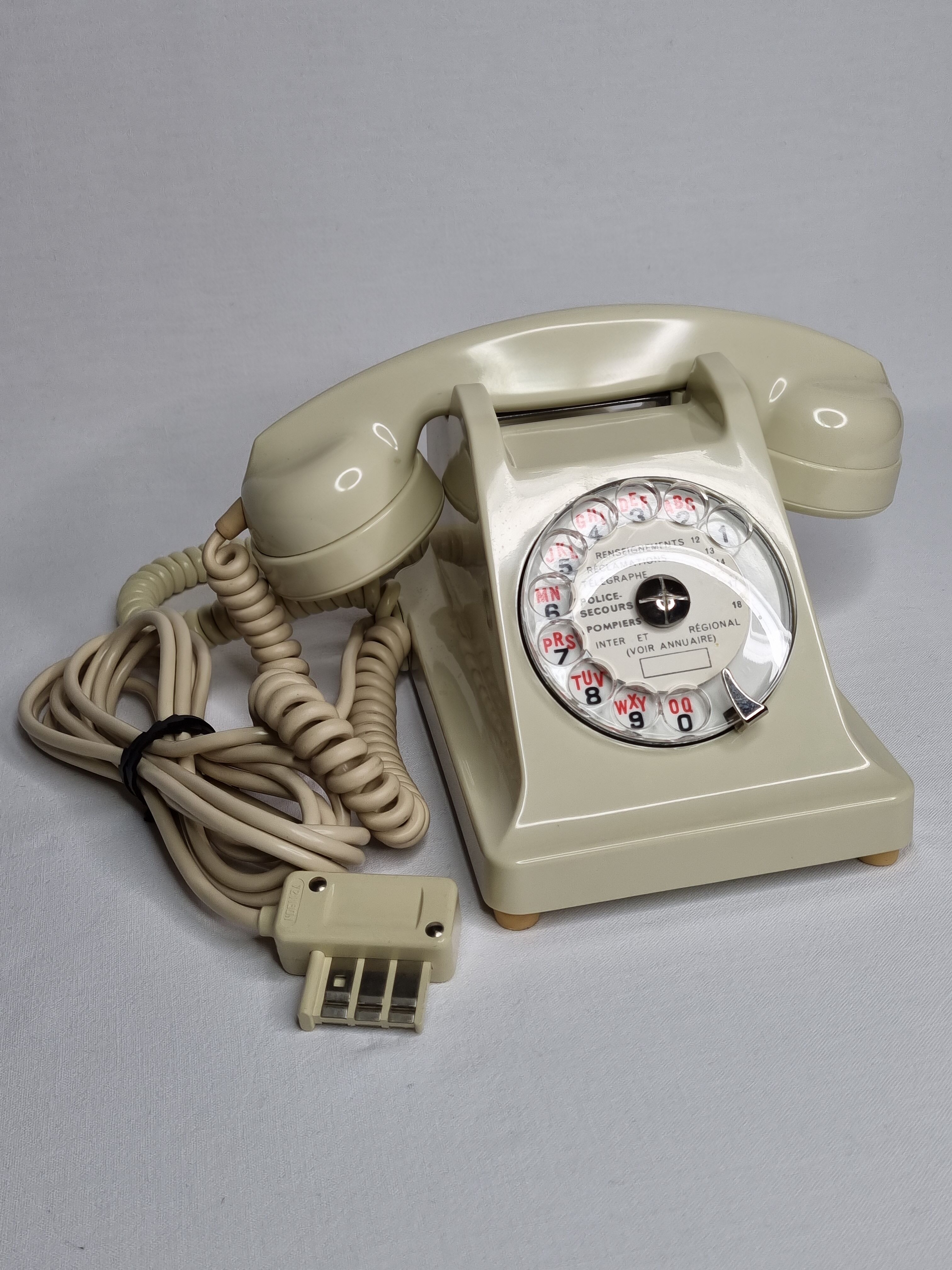 Vintage phone "PTT" in Bakelite, white, from the 60s