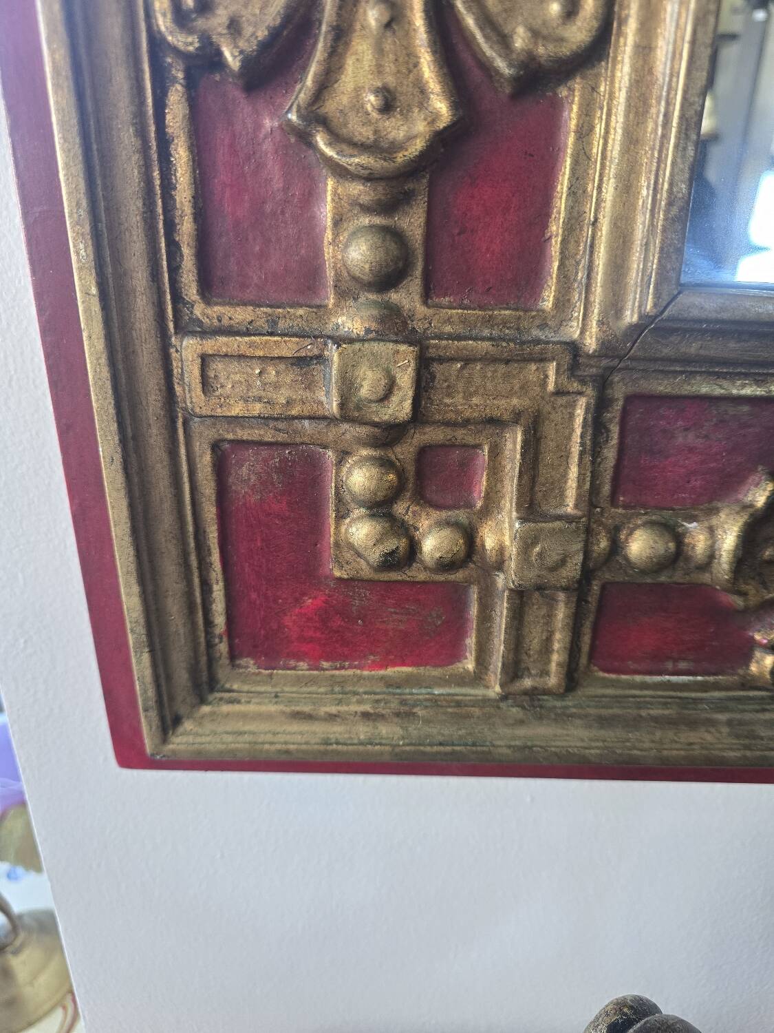 miroir mural Palladio, Italie, 1970 – Décor rouge et dorure patinée