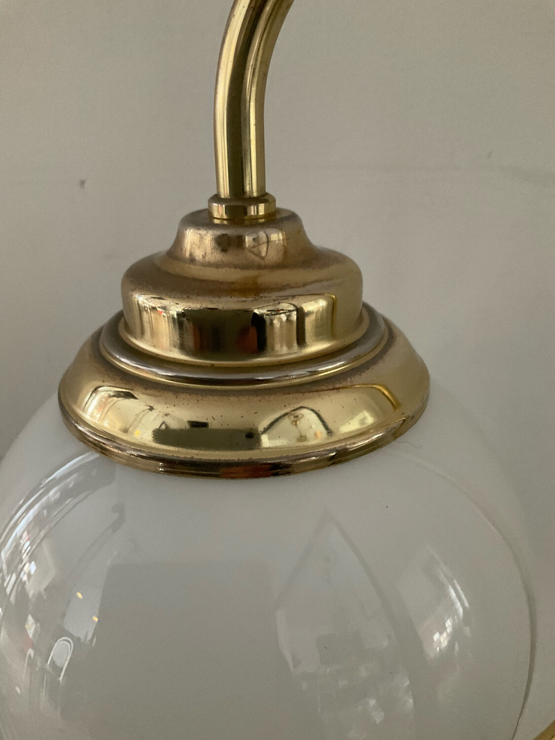 Vintage lamp from the 70s in brass and opaline