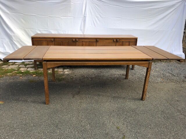 Scandinavian table with extensions