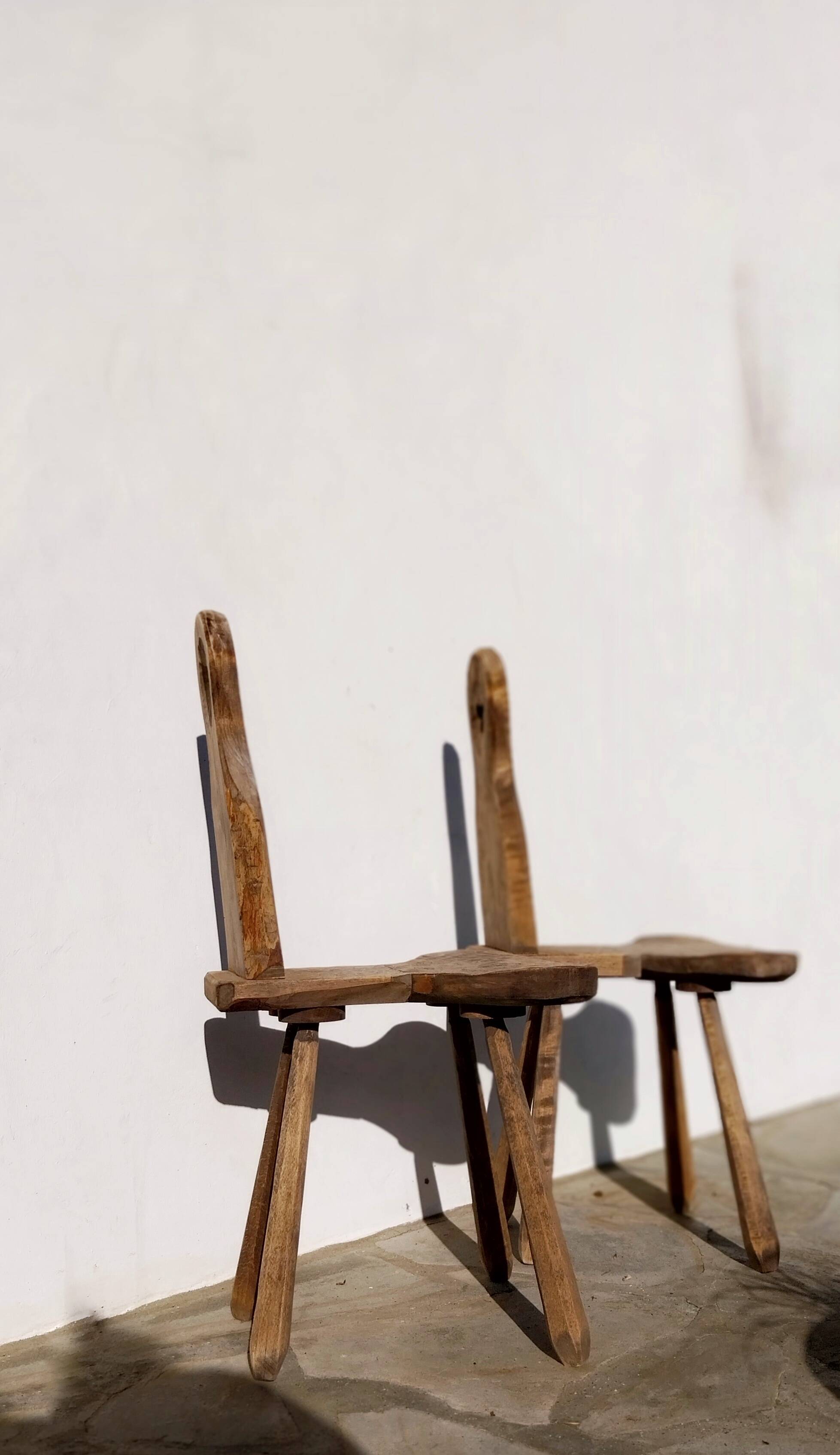 Chaise brutaliste, moderniste