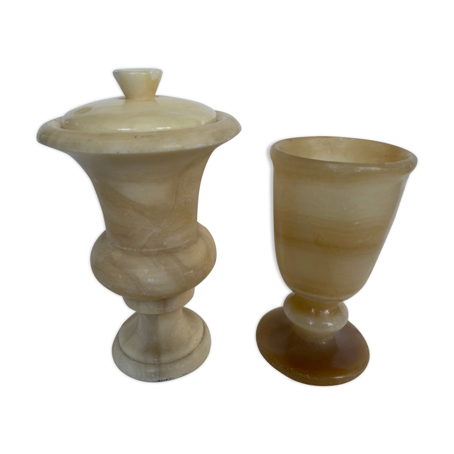 Paire de vases Médicis