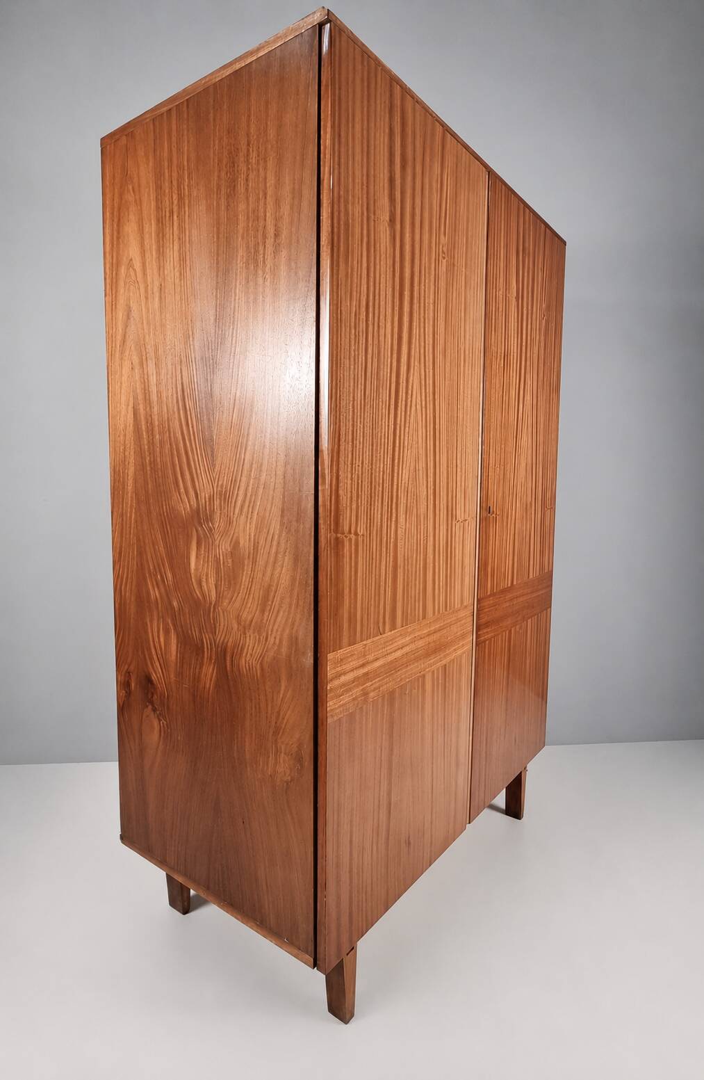 Garde-robe vintage par Francisek Mezulanik, années 1960