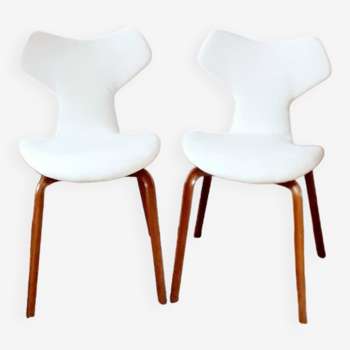 Pair of chairs Grand Prix by Arne Jacobsen