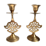 Paire de bougeoirs en laiton doré