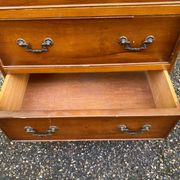 2 commodes anglaises en bois avec 4 tiroirs
