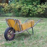 Wheelbarrow with 2 removable leaves from the 1950s