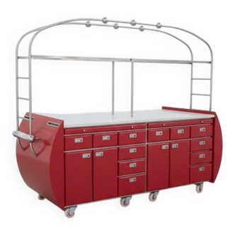 Meuble de métier en Corian massif – création de designers parisiens