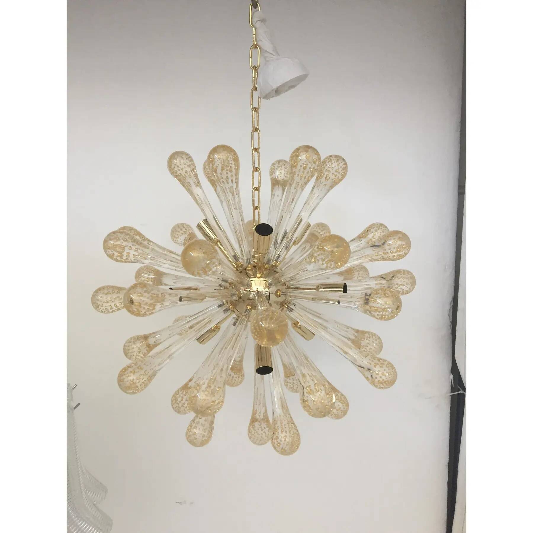 Sputnik Chandelier in Murano Glass with Gold Air Drops and Metal Frame