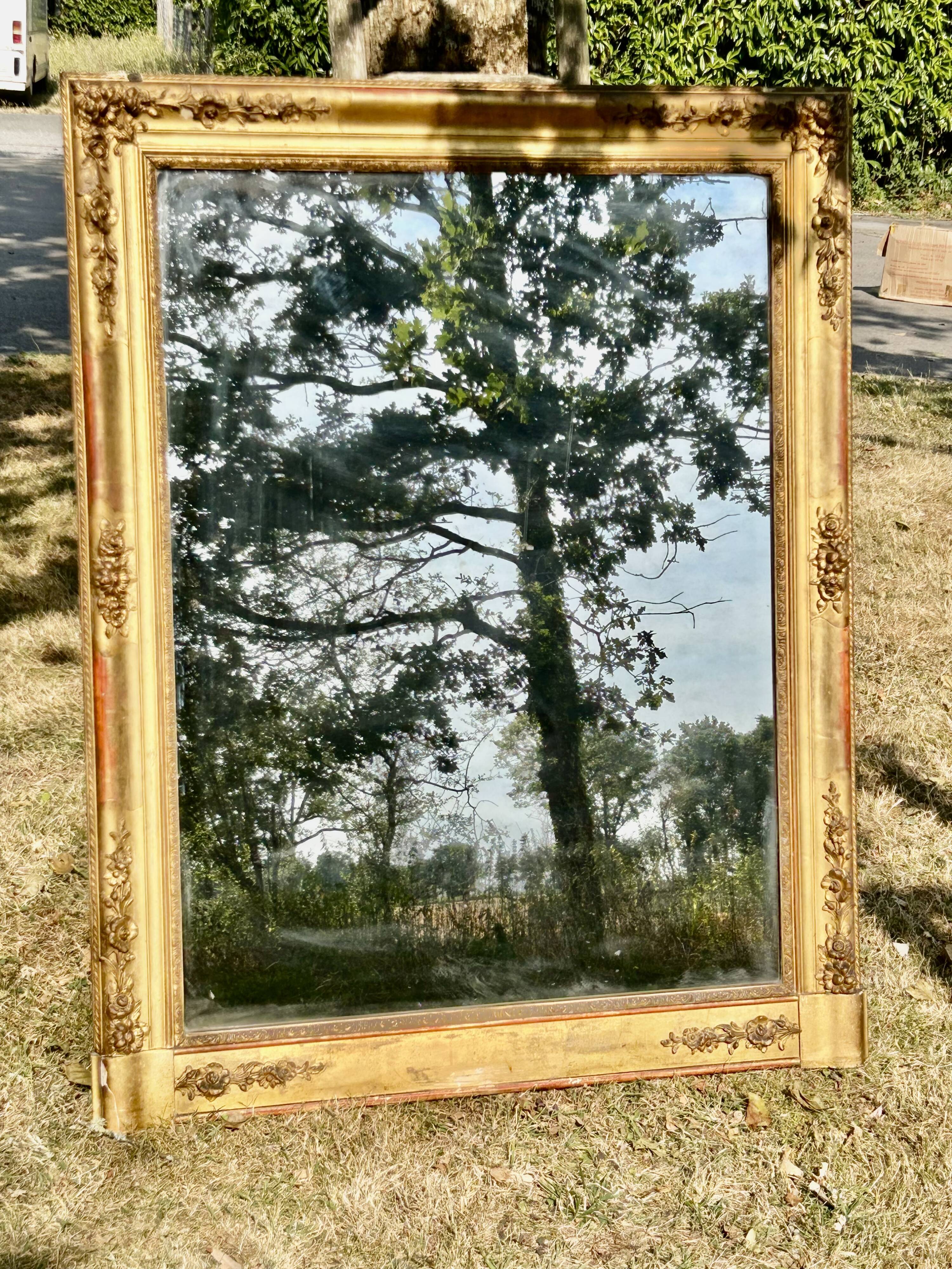 Grand miroir ancien doré à la feuille