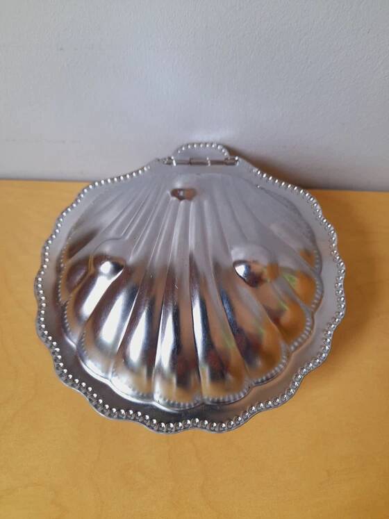 Shell butter dish