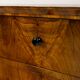 Grande commode Biedermeier en placage de noyer 1820-1840
