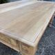 Grand bureau ancien en bois brut