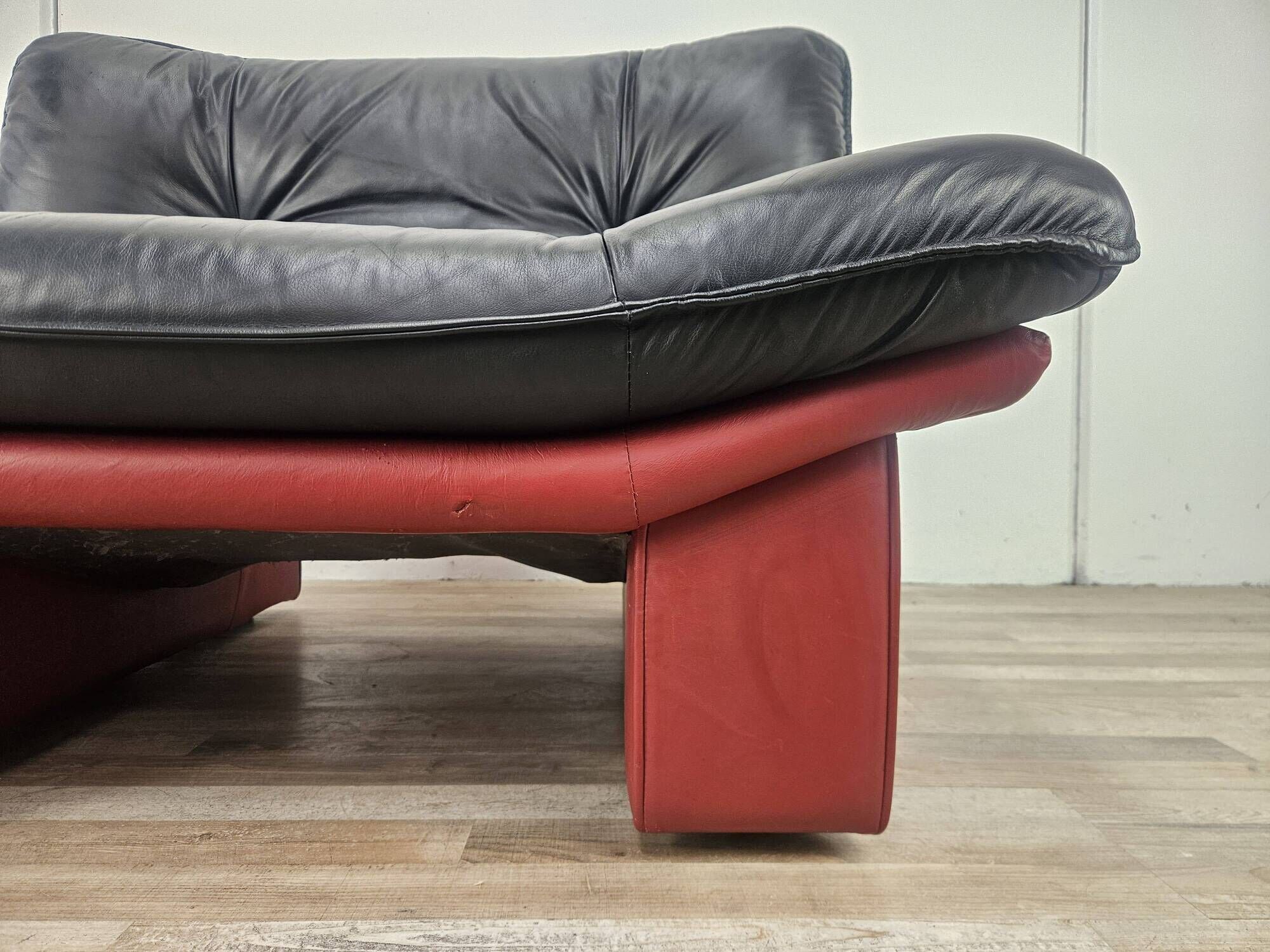 Red and black leather armchair by Nicoletti Salotti