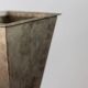 Vase pyramidal vintage en métal argenté des années 1980