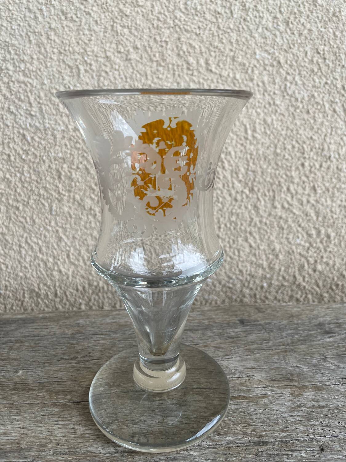 Verre à pied en cristal gravé de Bohême