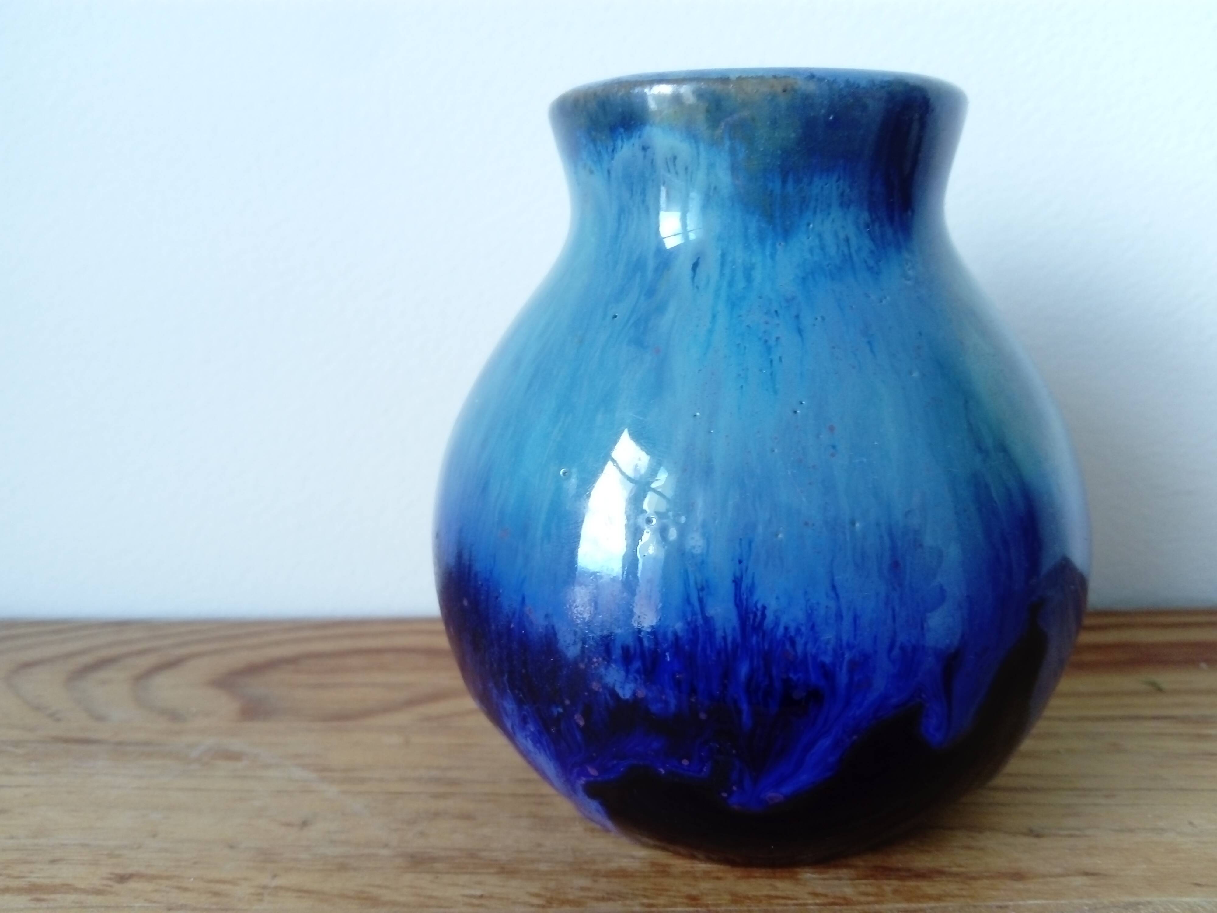 petit vase boule en céramique bleu turquoise
