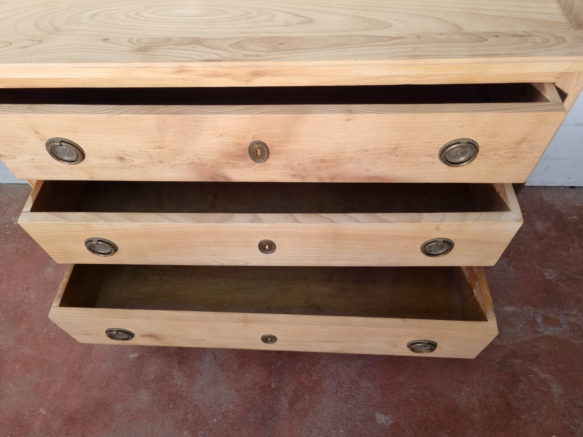 Commode en merisier aerogommée