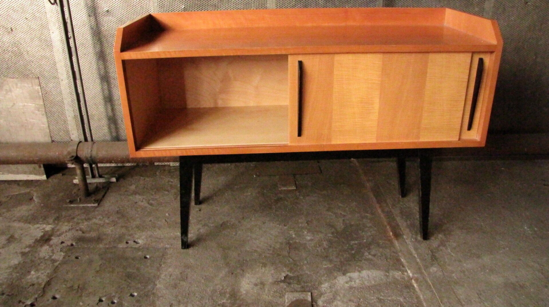 Buffet des années 60 à la manière de Hans Bellmann