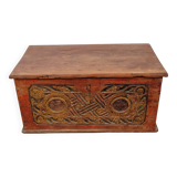 Coffre de rangement balinais en teck sculpté polychome à motifs floraux, ancien, 58 cm