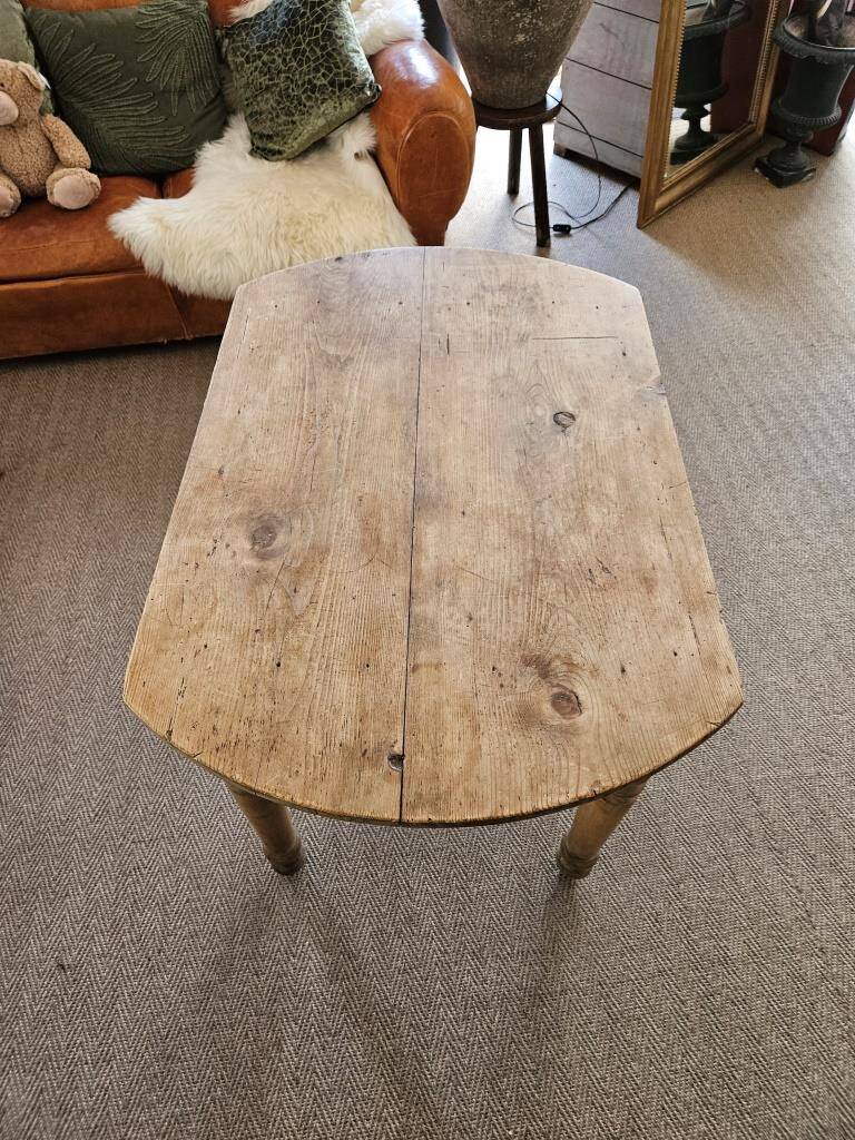 Country table and chairs