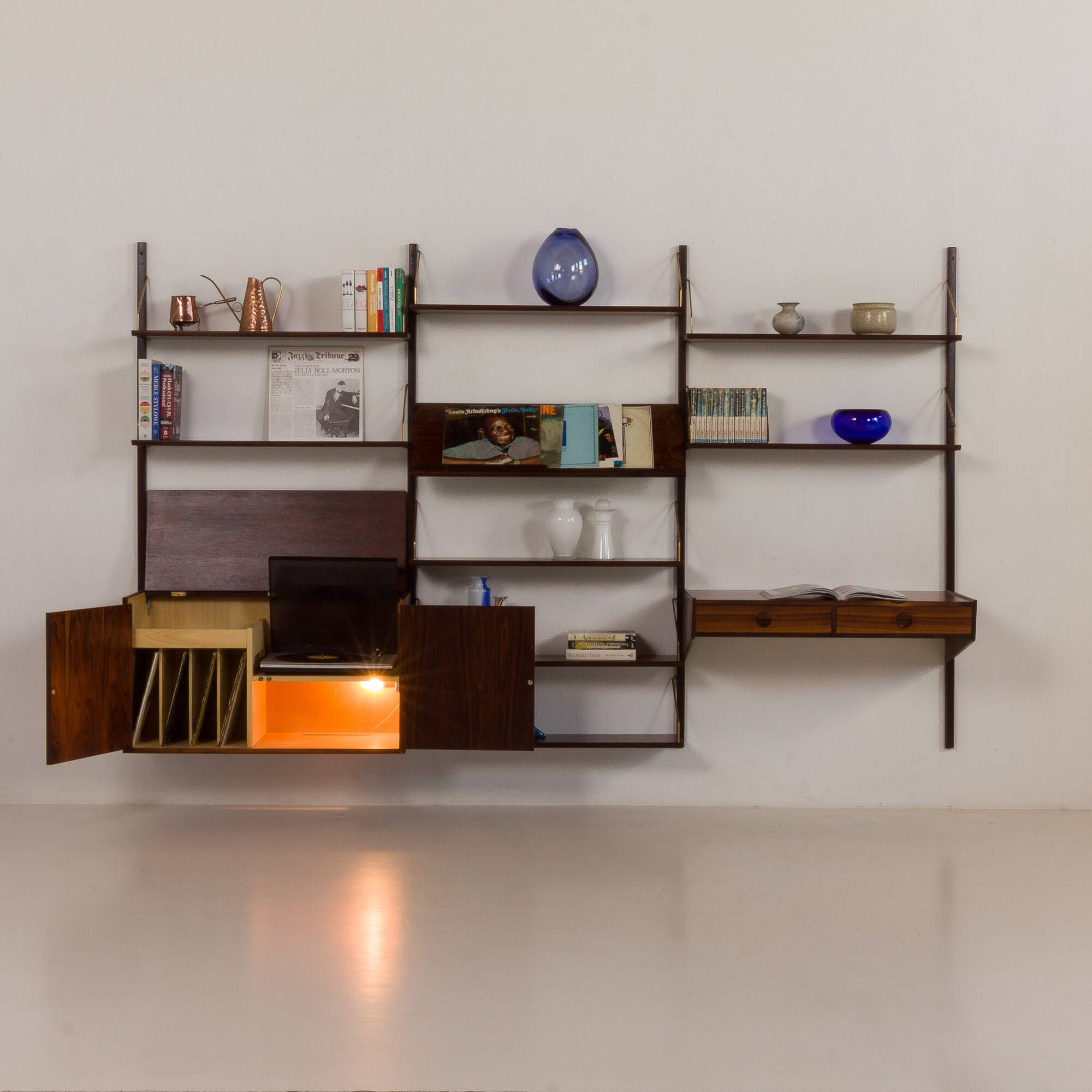 Hansen and Guldborg rosewood wall unit with a desk, Denmark 1960s