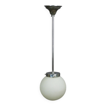 Suspension fonctionnaliste de style Bauhaus avec abat-jour en verre opaline