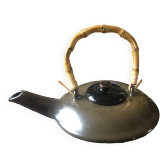 Flat ceramic teapot
