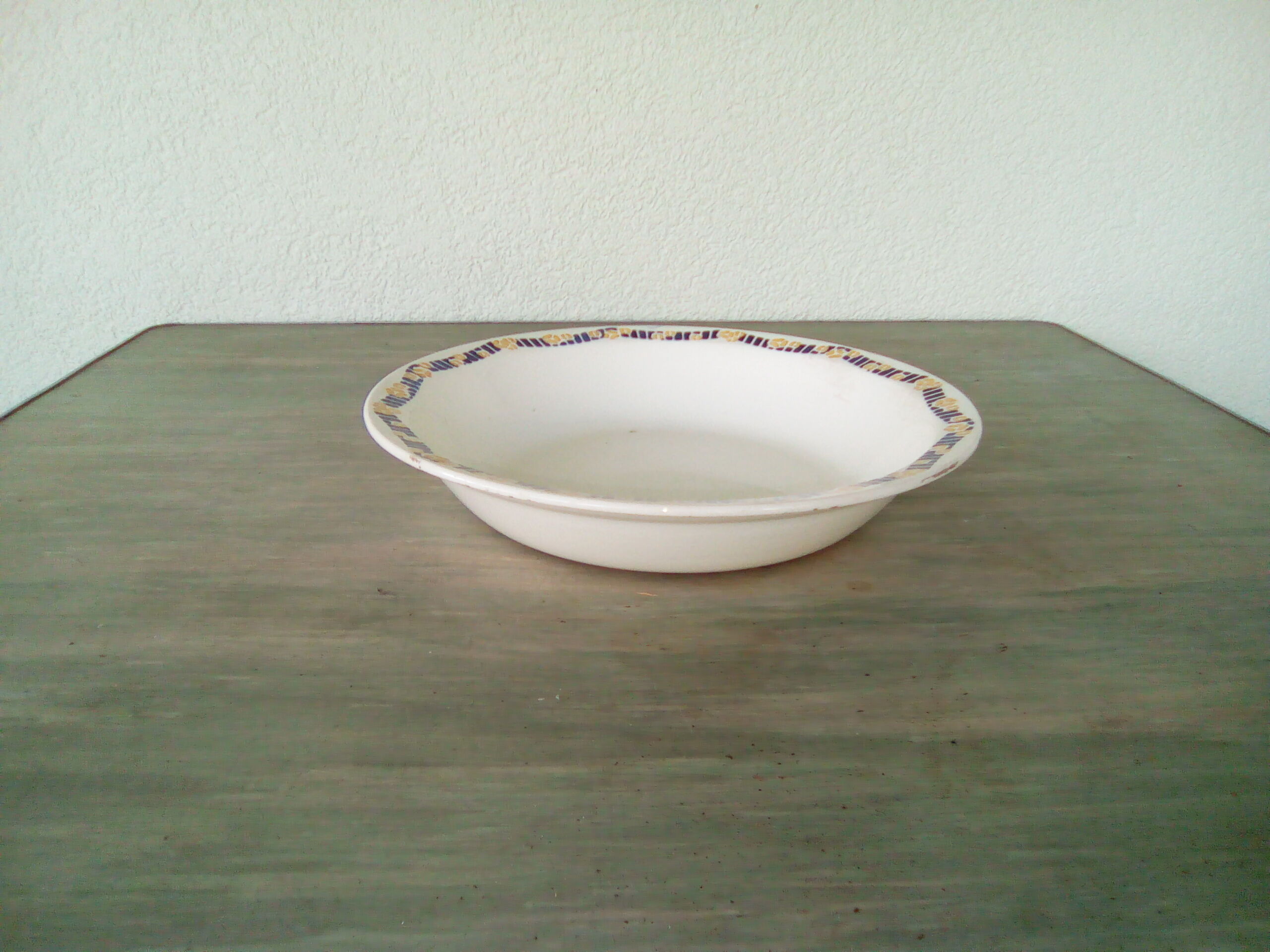 Round dish iron earth choisy le roi