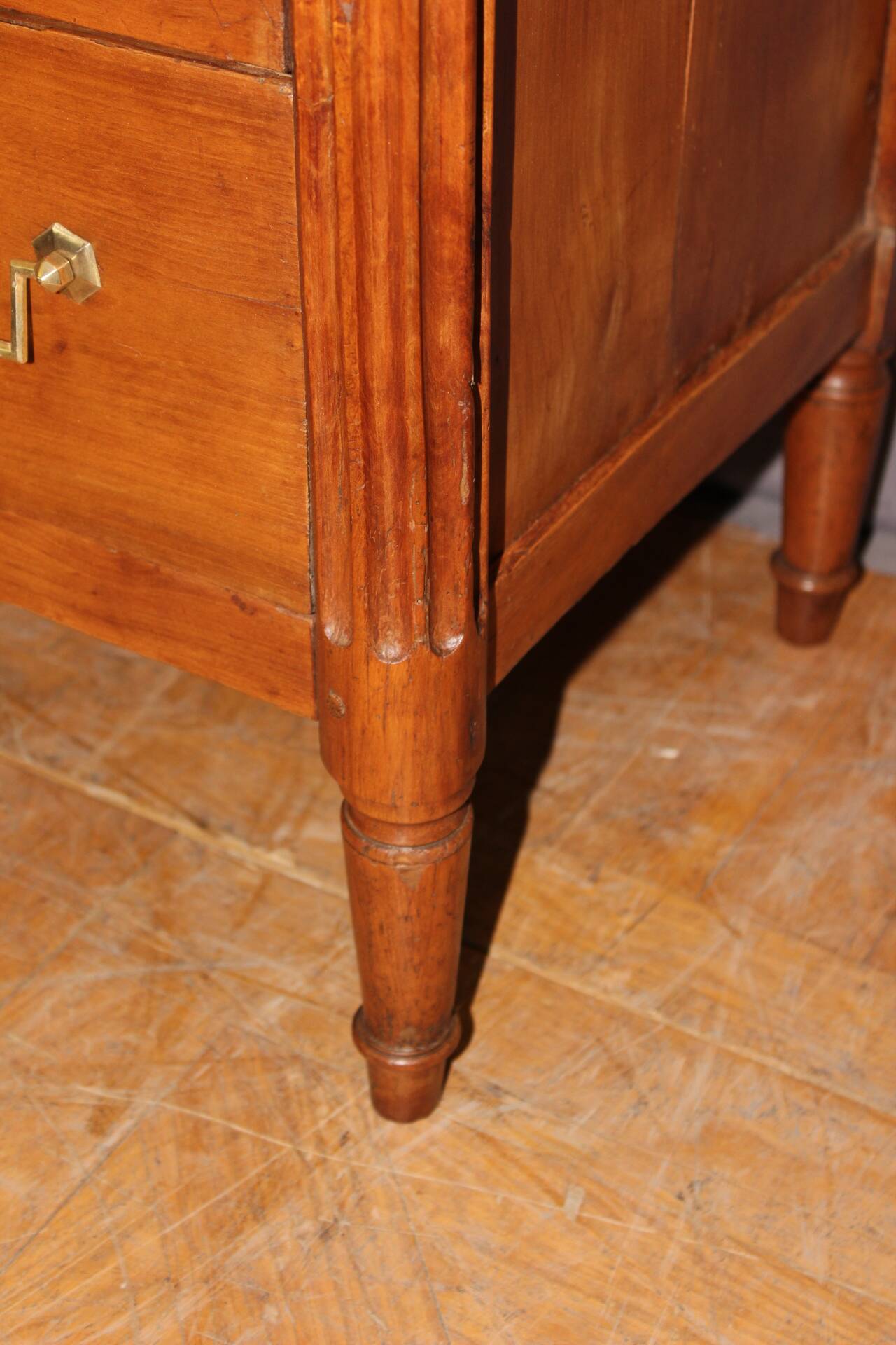 Louis XVI commode in cherry wood, 18th century.