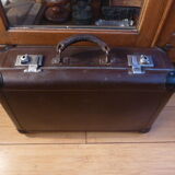 Duo of vintage dark brown suitcases "Mother Big and her little chaperone"