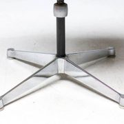 Chair based on the contract by Charles and Ray Eames for Herman Miller.