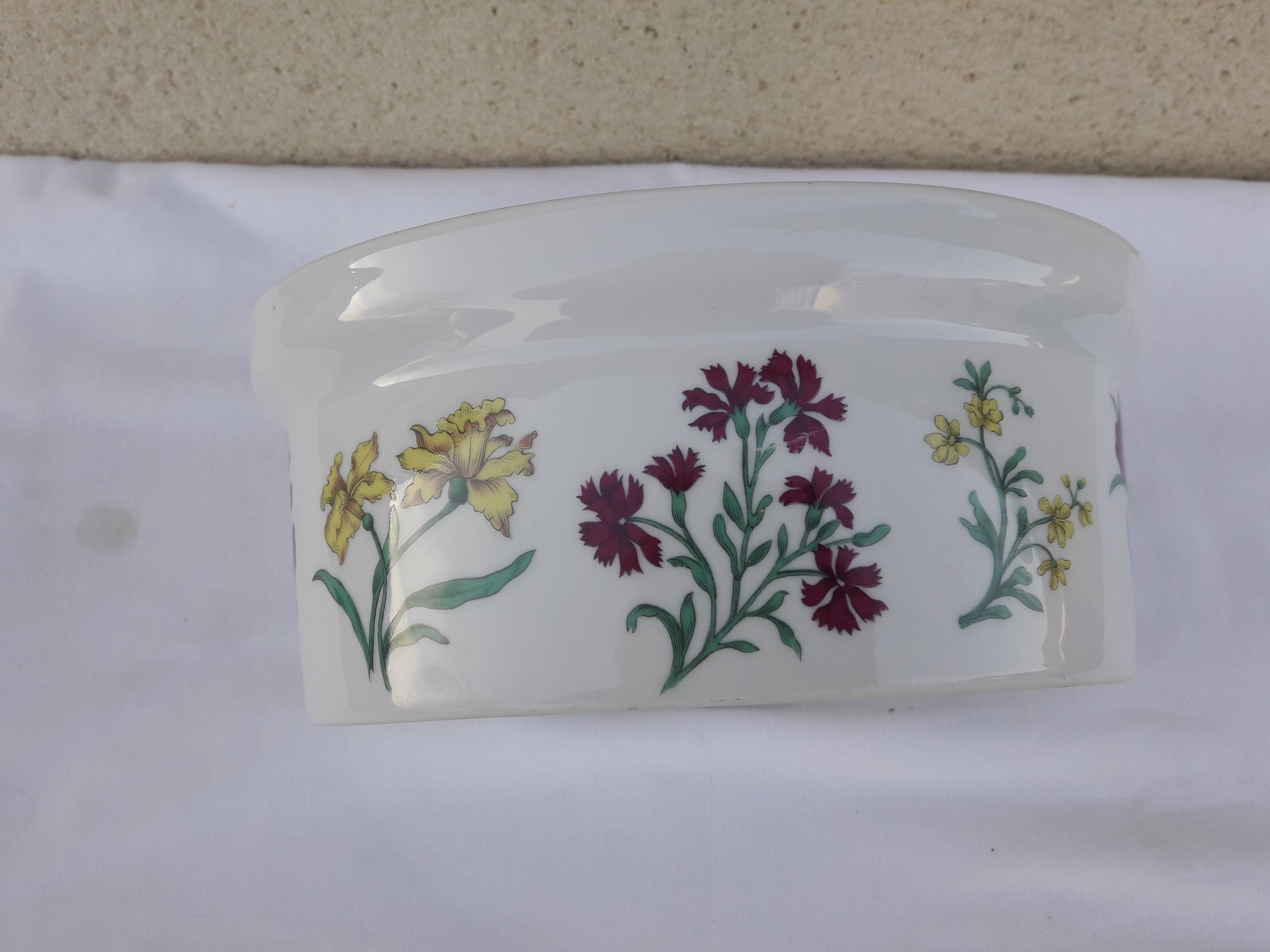 Porcelain dish from Paris model Herbier