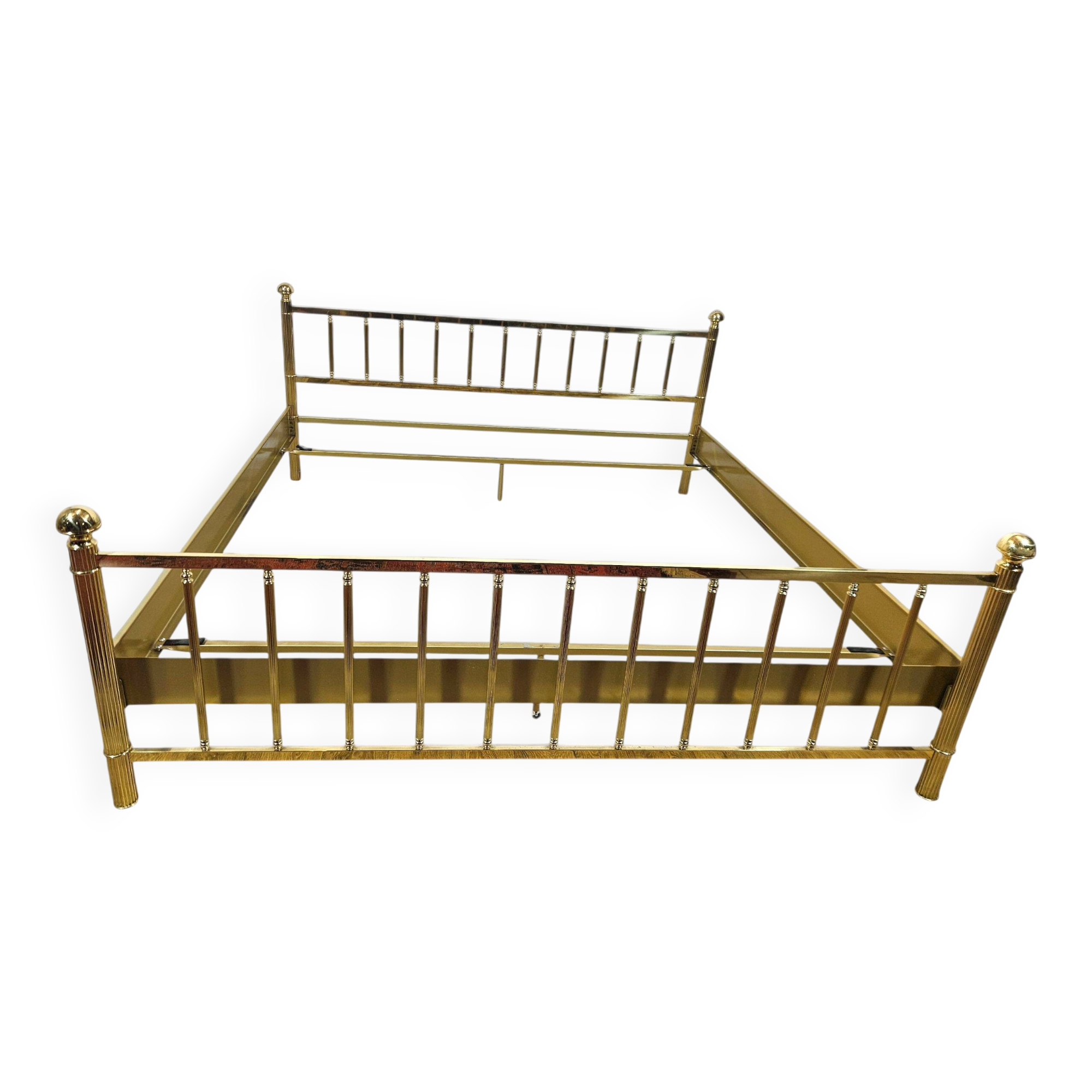 Luxurious Brass Bed Frame in Glamorous / Vintage Style