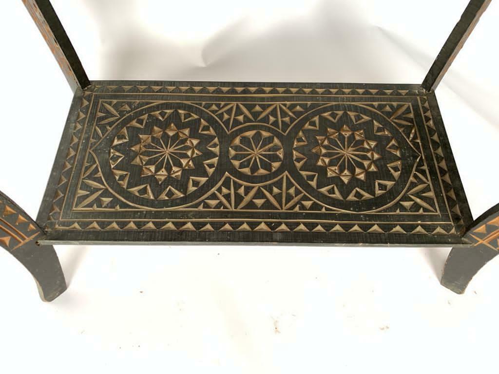 Table marocaine bois sculpte noirci 1950