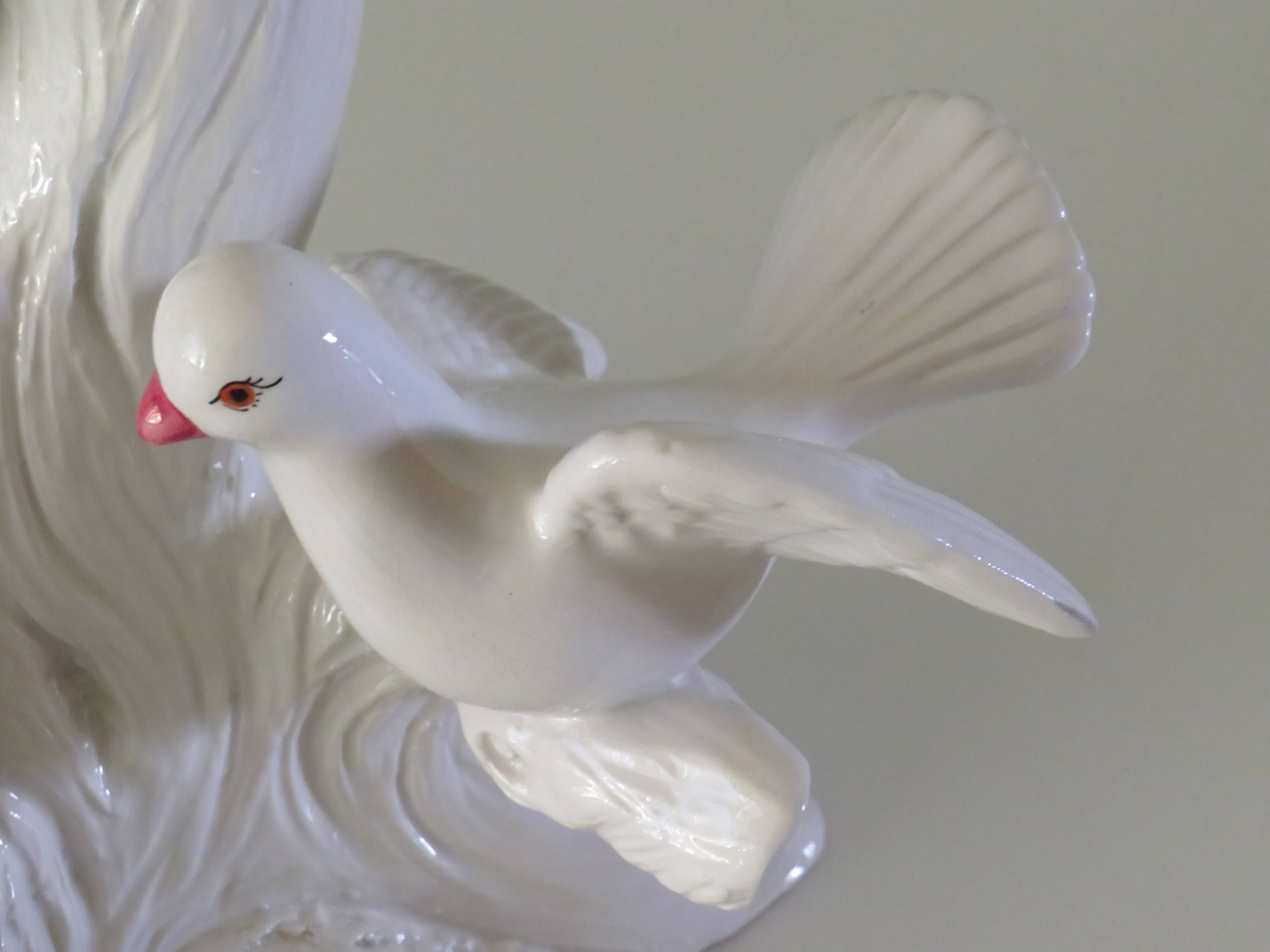 Vintage Italian ceramic table lamp with doves.