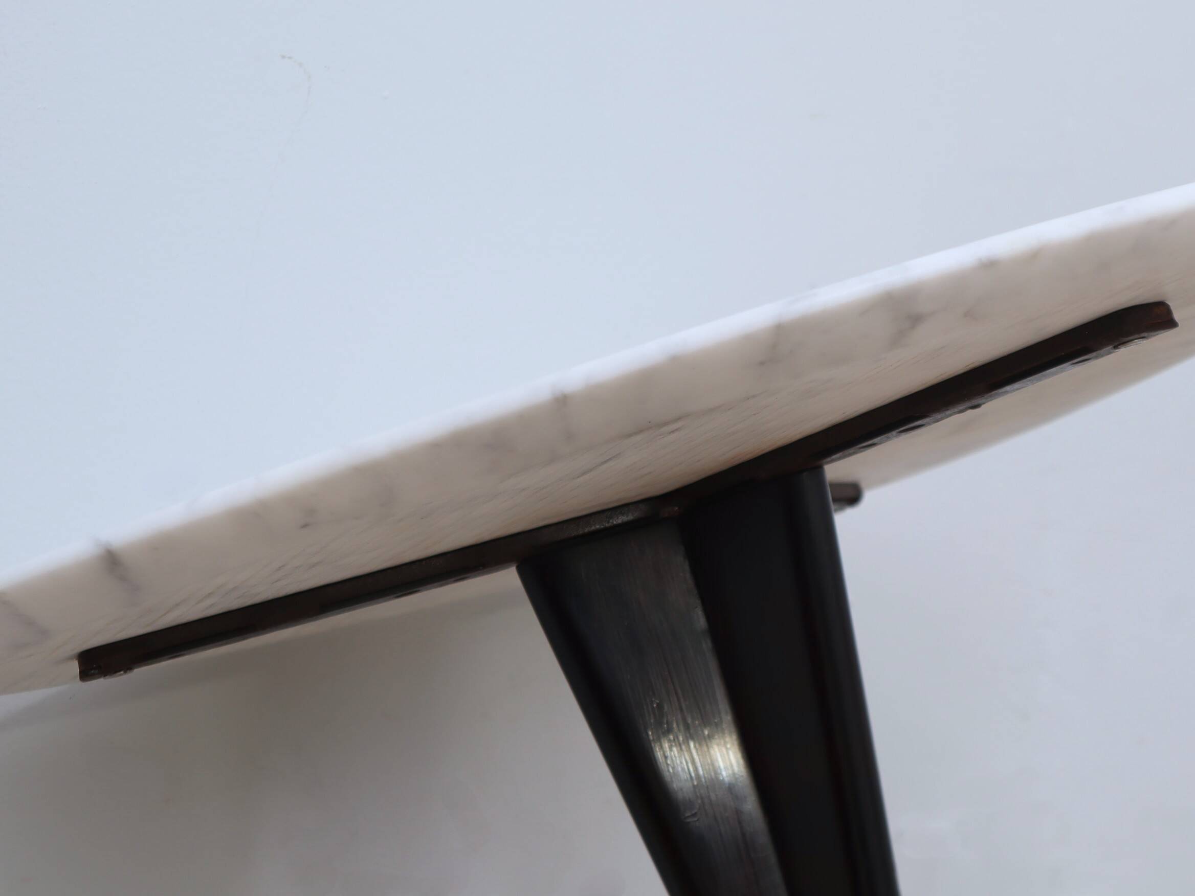 Mid century organic design tripode marble coffee table 1950s