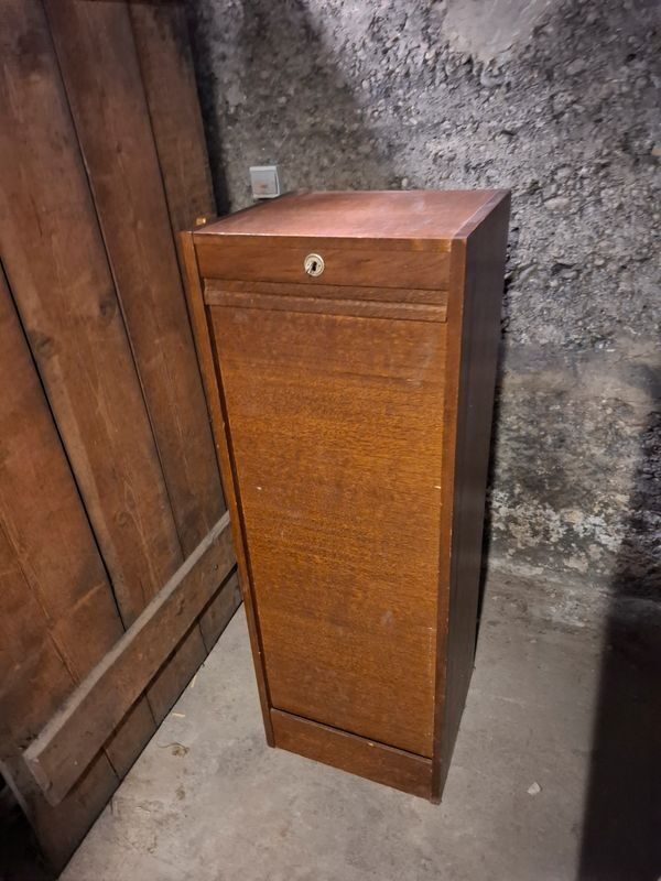 Roller filing cabinet