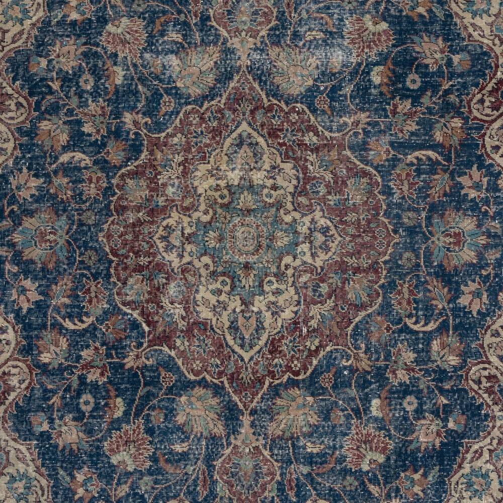 Traditional Vintage Handmade Turkish Area Rug. Hand-knotted Wool Carpet with Medallion Design
