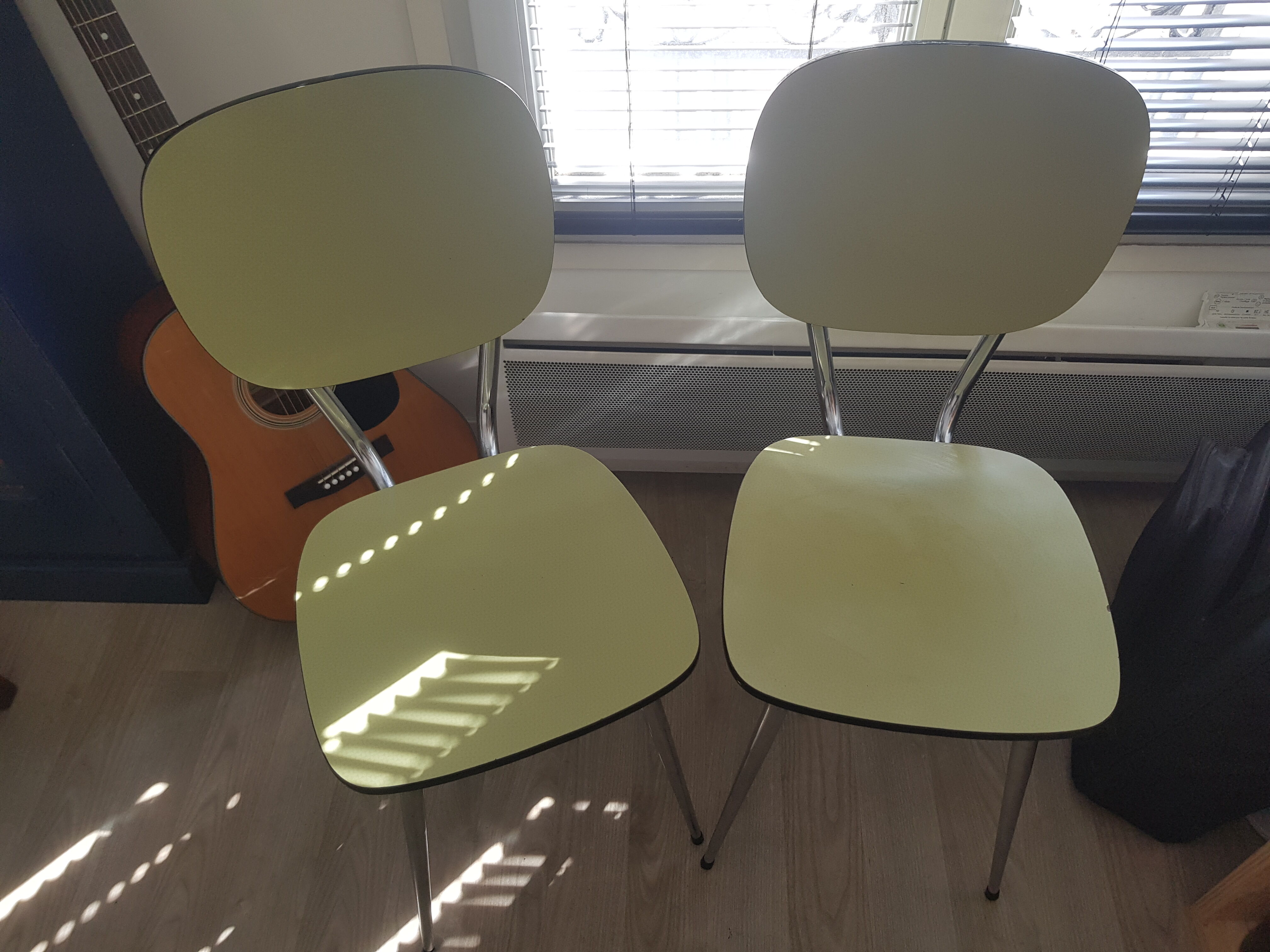 Lot de 2 chaises en formica