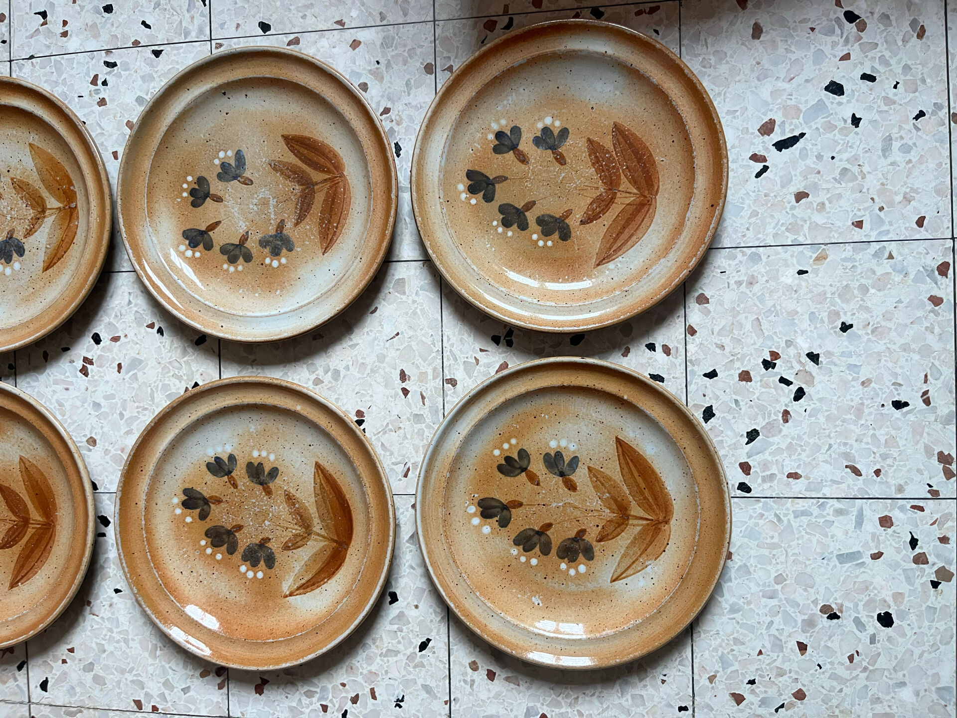 6 assiettes plates en grès 