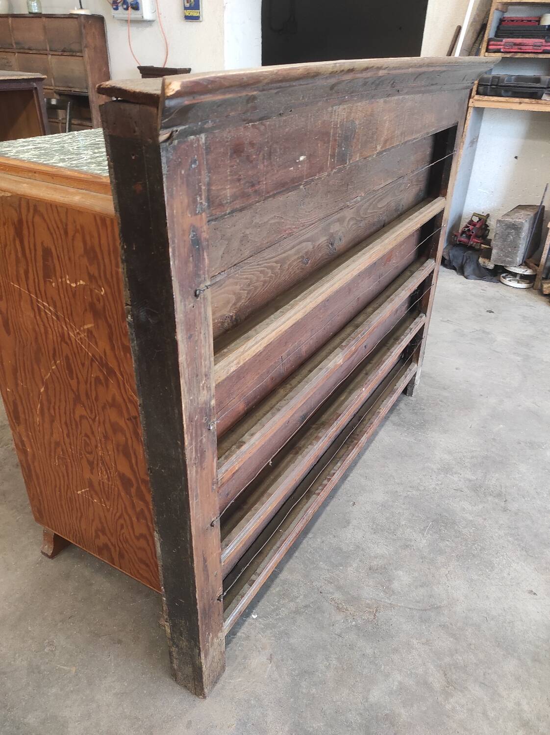 Wall dresser shelf for rustic wooden collection plates (fir and oak)