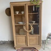 Armoire vitrée