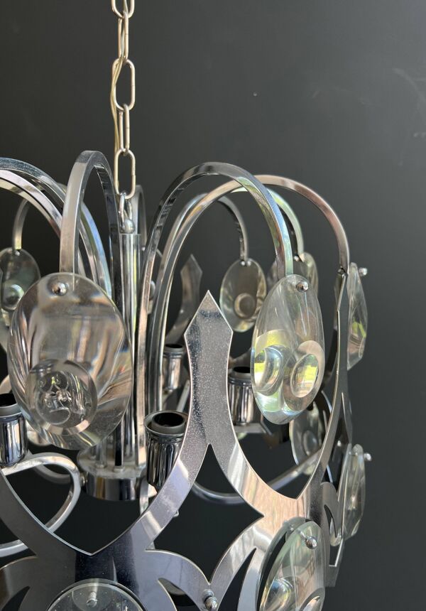 Lustre design en chrome et cristaux de Angelo Gaetano Sciolari. Vers 1970