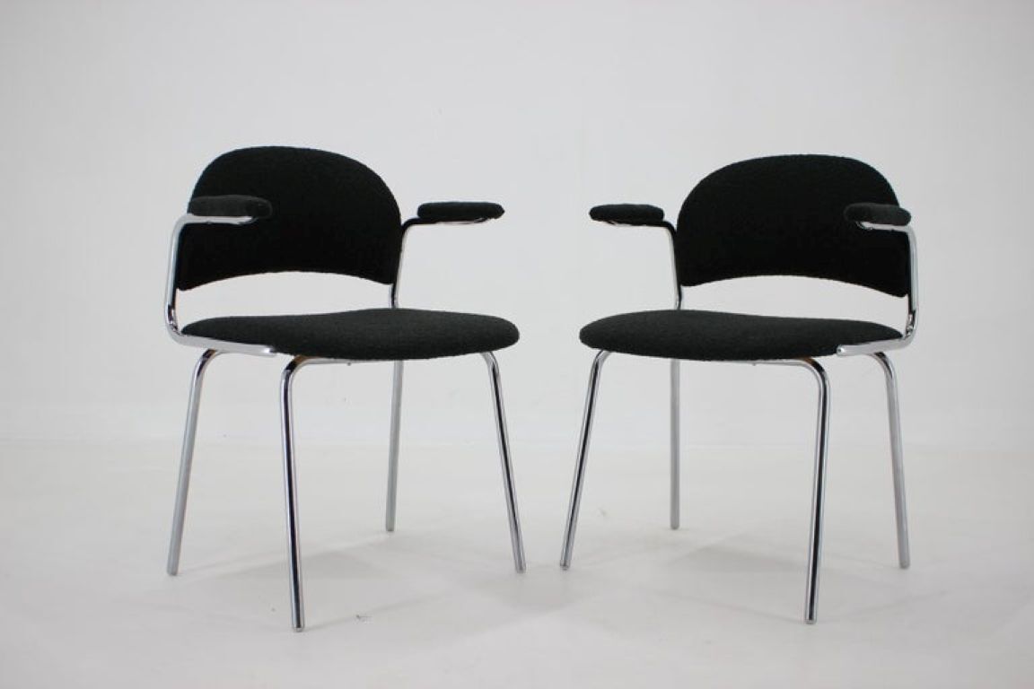 Paire de fauteuils tchèques en acier chromé tubulaire et tissu bouclé, années 1970